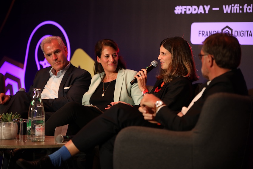 克拉拉·查帕斯 (Clara Chappaz) 面对梅塔和马斯克：“让我们停止利用言论自由”