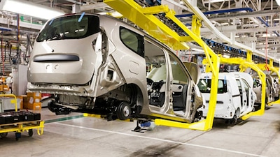 Car makers slam the brakes on discounts