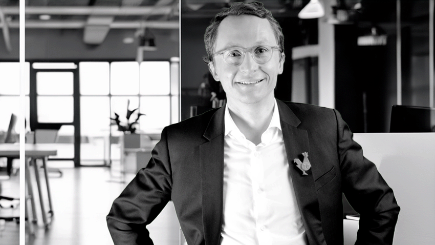 《财富地板税》触发了保罗·米蒂（Paul Midy） /亚马逊（Amazon）的愤怒，超过了沃尔玛（Walmart）的第一次 /在元中，高管在社会层面的中期加倍奖金。