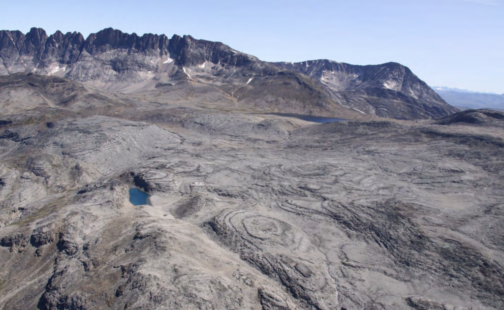 关键金属宣布2250万美元的融资，股票下跌