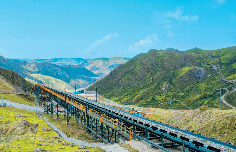 Zijin Mining的利润在铜，黄金价格上飙升了52％