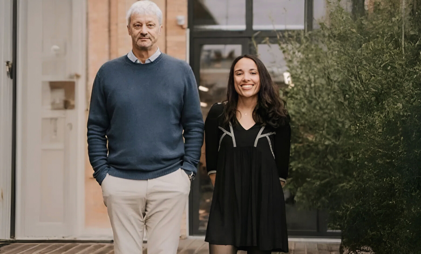 亚历克西斯·雷纳德（Alexis Renard）和劳拉·帕利尔（Laura Pallier）正在推出一个新的创业 / omaj恢复 / Facebook正在尝试再次成为……Facebook