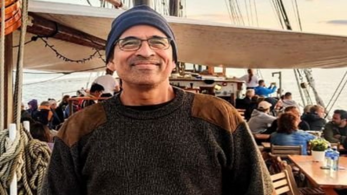 Harsha Bhogle slams IndiGo airline for delays