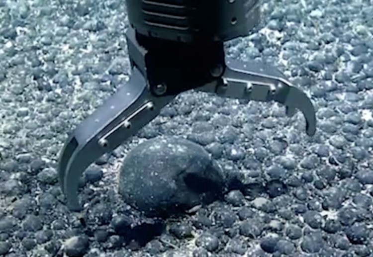 中国敦促我们遵守国际法律有关报告的深海金属库存计划