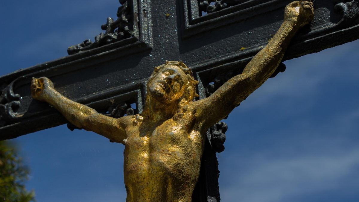 Good Friday holds profound importance for Christians, symbolizing the culmination of Jesus Christ’s mission on Earth. It marks his profound willingness to endure unimaginable suffering and death for the salvation of humanity.