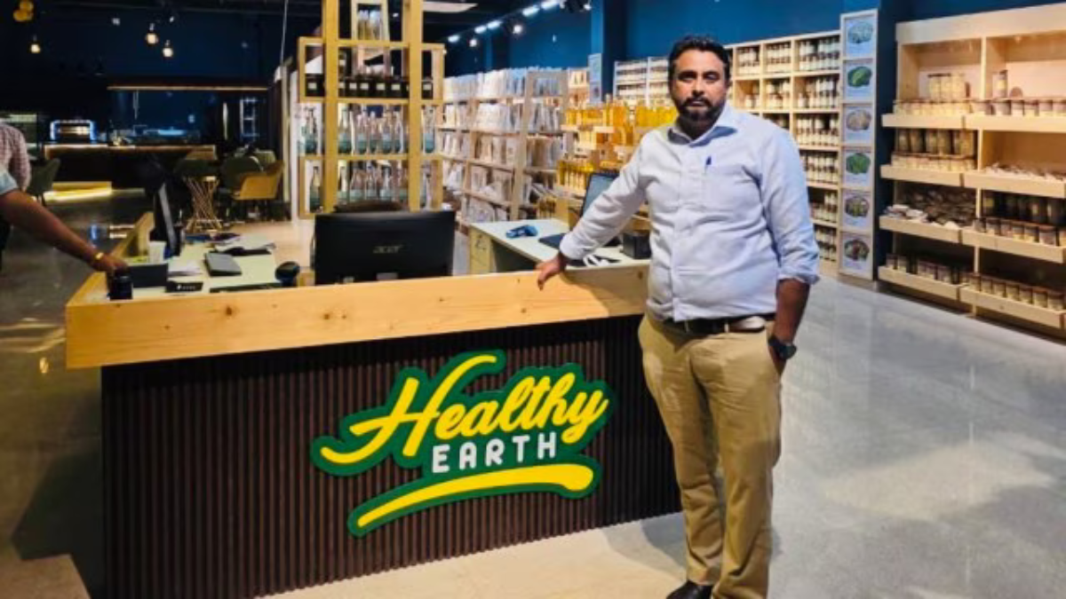 His farming journey began back in 2005, while he was still working full-time. He started small, experimenting with lemons and pomegranates on his family’s 2.75-acre plot.