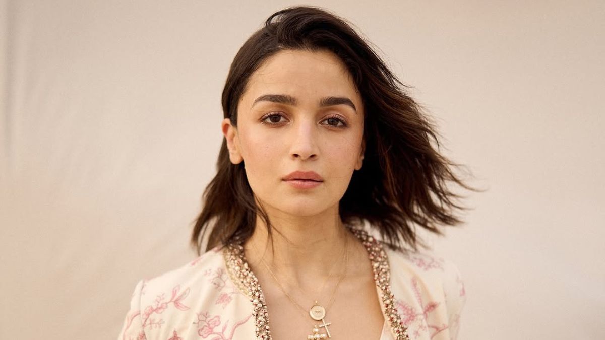 Alia Bhatt burns her hand while cooking