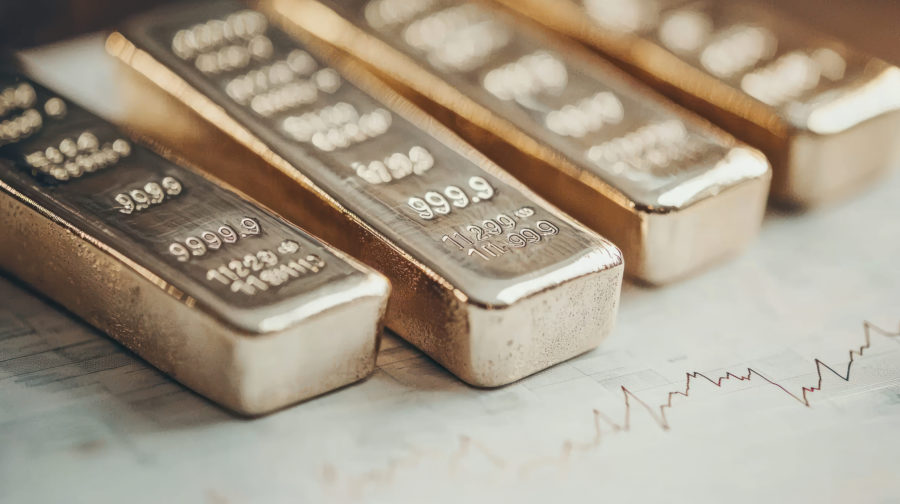 年度黄金价格预测首次上涨3,000美元：路透社民意调查