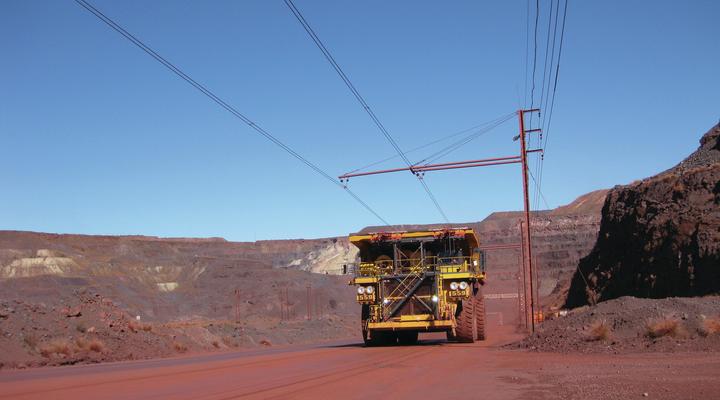 Komatsu用电池就可以的电动驱动卡车实现了自动驾驶电车里程碑