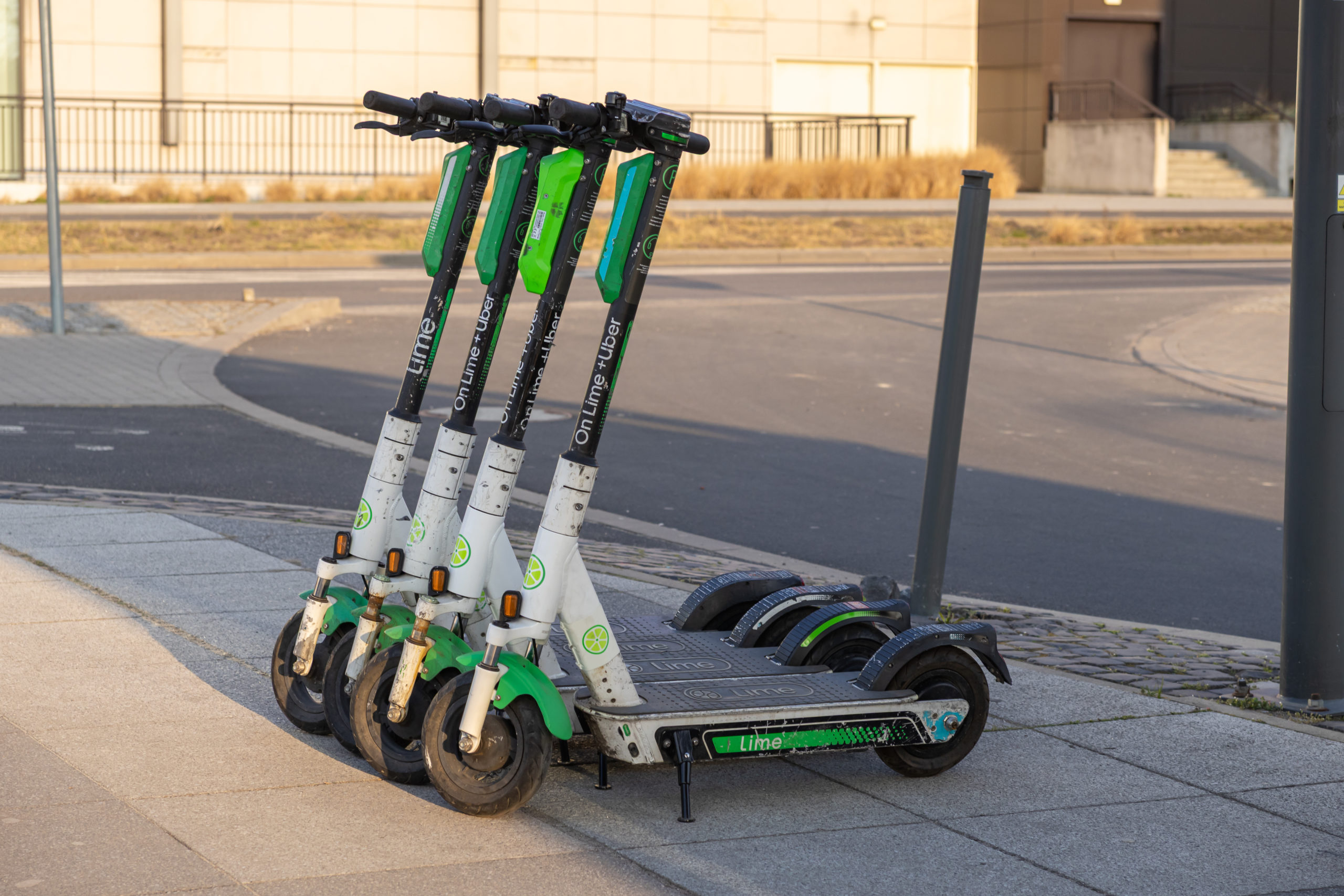 循环材料，柠檬伴侣，从我们那里回收电动机，加拿大微型舰队 