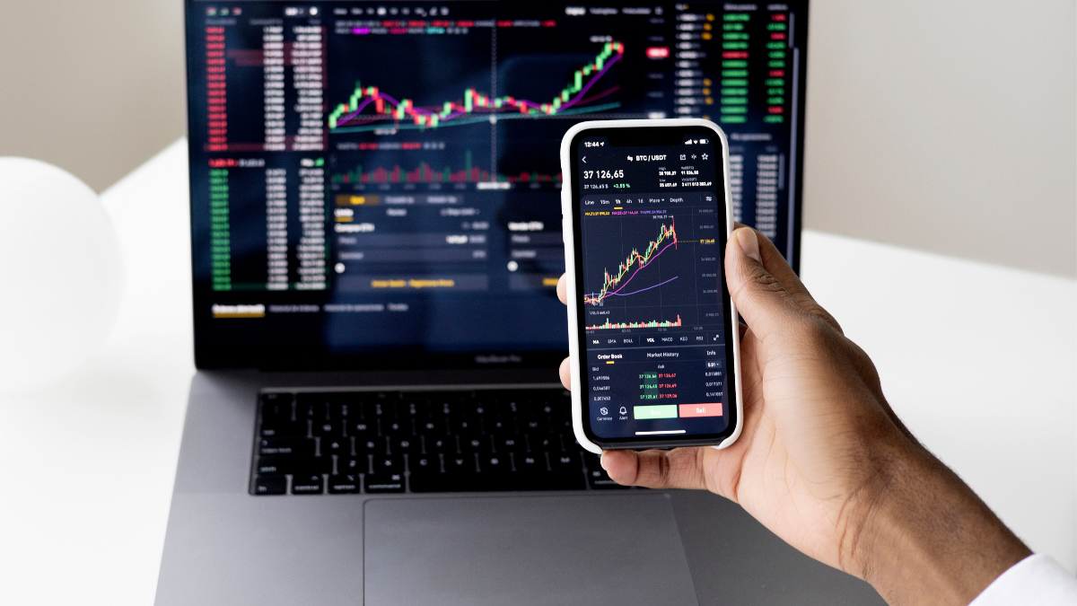 DB Corp, Gujarat Pipavav, Chennai Petroleum Corporation, IOCL, Indian Oil