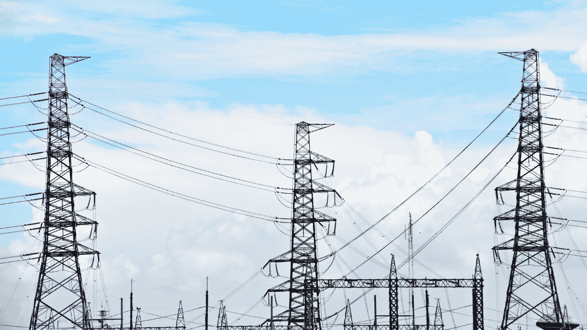 Improved liquidity and 5G expansion drive a stable outlook for India’s telecom tower sector (Image: Canva)