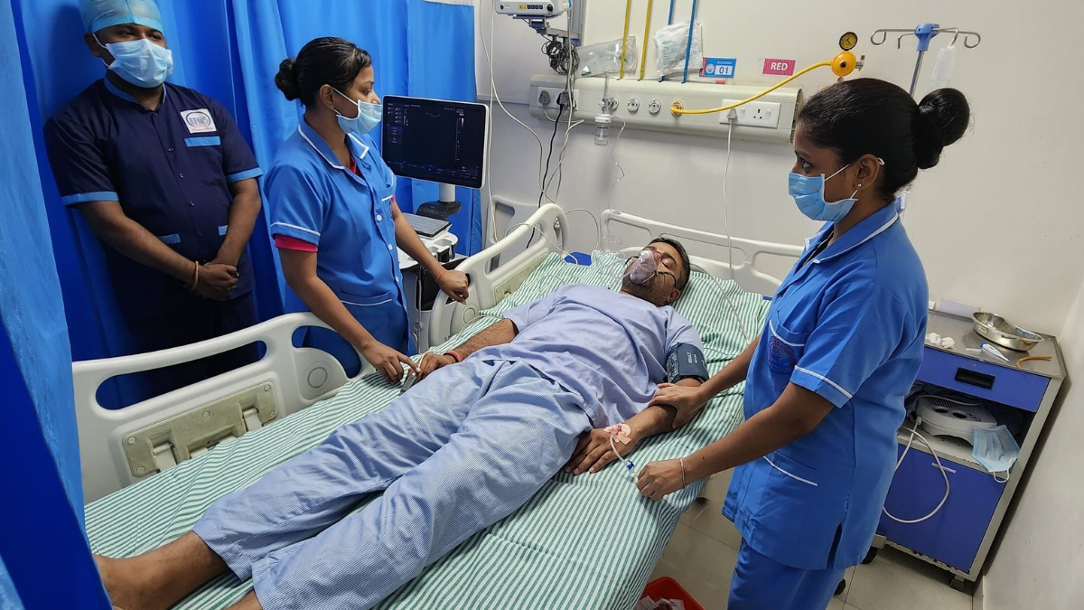 After Manish Kashyap was hospitalised following an altercation with junior doctors at a hospital in Patna, his team shared a photo of him lying in a hospital bed with an oxygen mask.