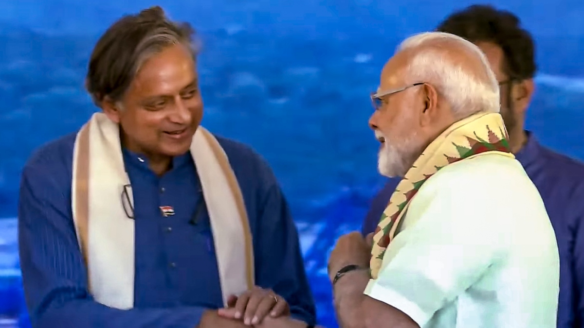 ‘..may disturb sleep of many,' PM Modi takes a dig at INDI alliance as Shashi Tharoor shares stage with him
