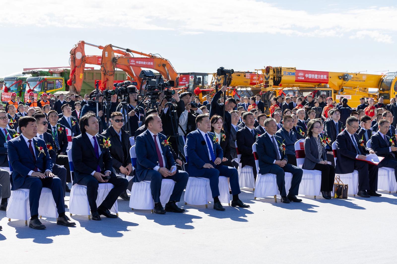 蒙古 - 中国铁路延期将煤炭运输能力提高30mt