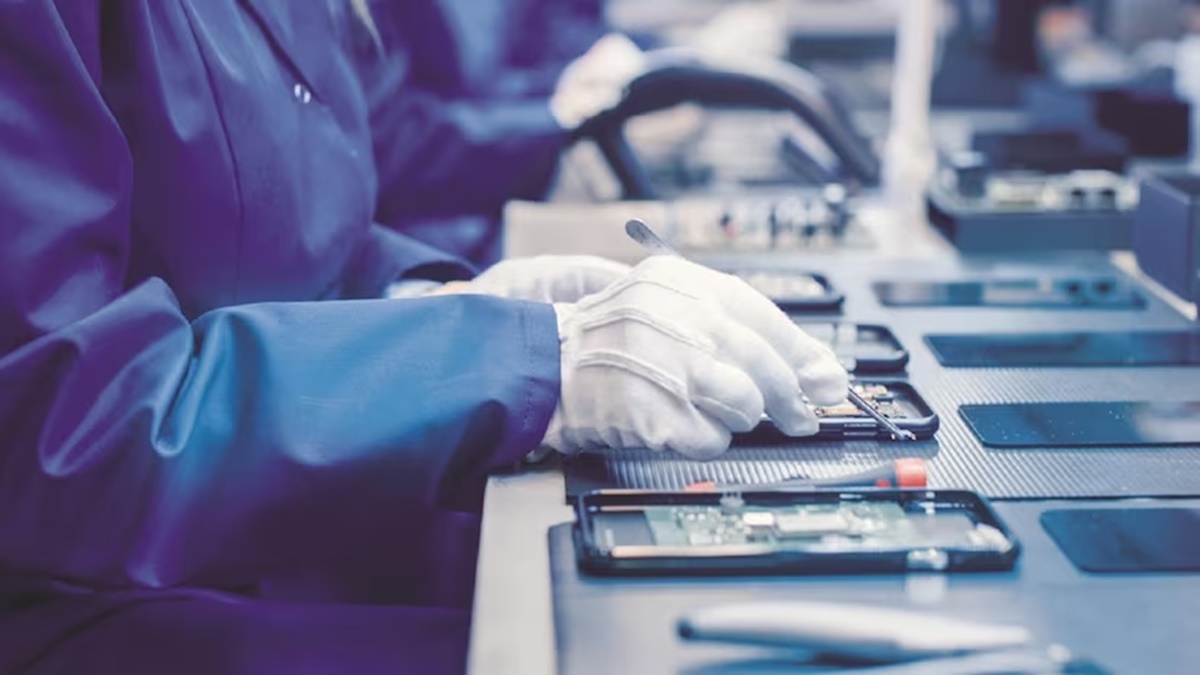 Eight minors among 17 killed in devastating Hyderabad fire