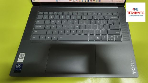 联想Yoga Slim 7i Aura Edition评论：带有AI驱动性能的时尚笔记本电脑