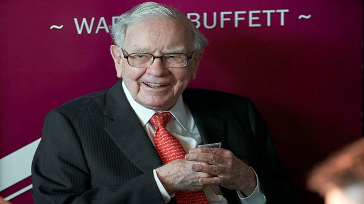 Warren Buffett on DOGE as he warns for growing US fiscal deficit