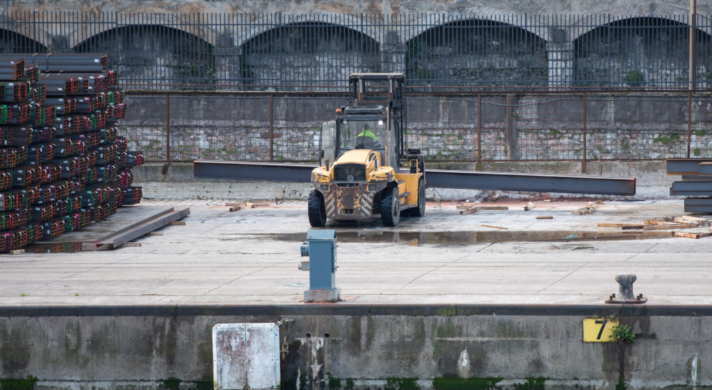 加拿大金属行业警告裁员，由于新的美国关税而销售损失