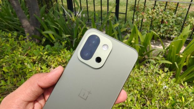 OnePlus 13S在印度发射54,999卢比：详细检查设计，银行优惠，所有主要规格