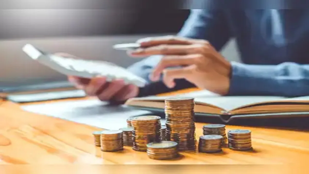 Top 5 Liquid Funds in India, Edelweiss Liquid Fund, Aditya Birla Sun Life Liquid Fund, Mahindra Manulife Liquid Fund, Axis Liquid Fund, Bajaj Finserv Liquid Fund, best liquid funds, what are liquid funds, investment objective of liquid funds, returns of liquid funds, short-term treasuries, Warren Buffett, risk in liquid funds, tax on liquid funds, average maturity in liquid funds