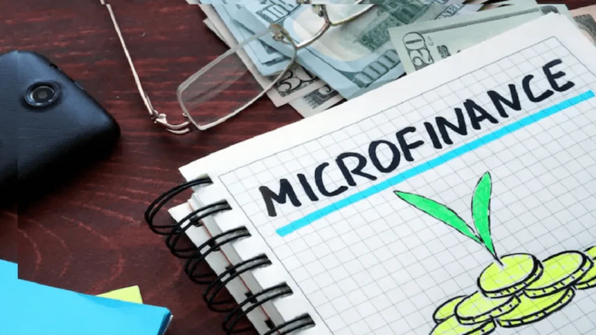 Microfinance Sector Stress Leads to Record 50 Million Lost Life Insurance Covers in FY25. (Image Source: Freepik)