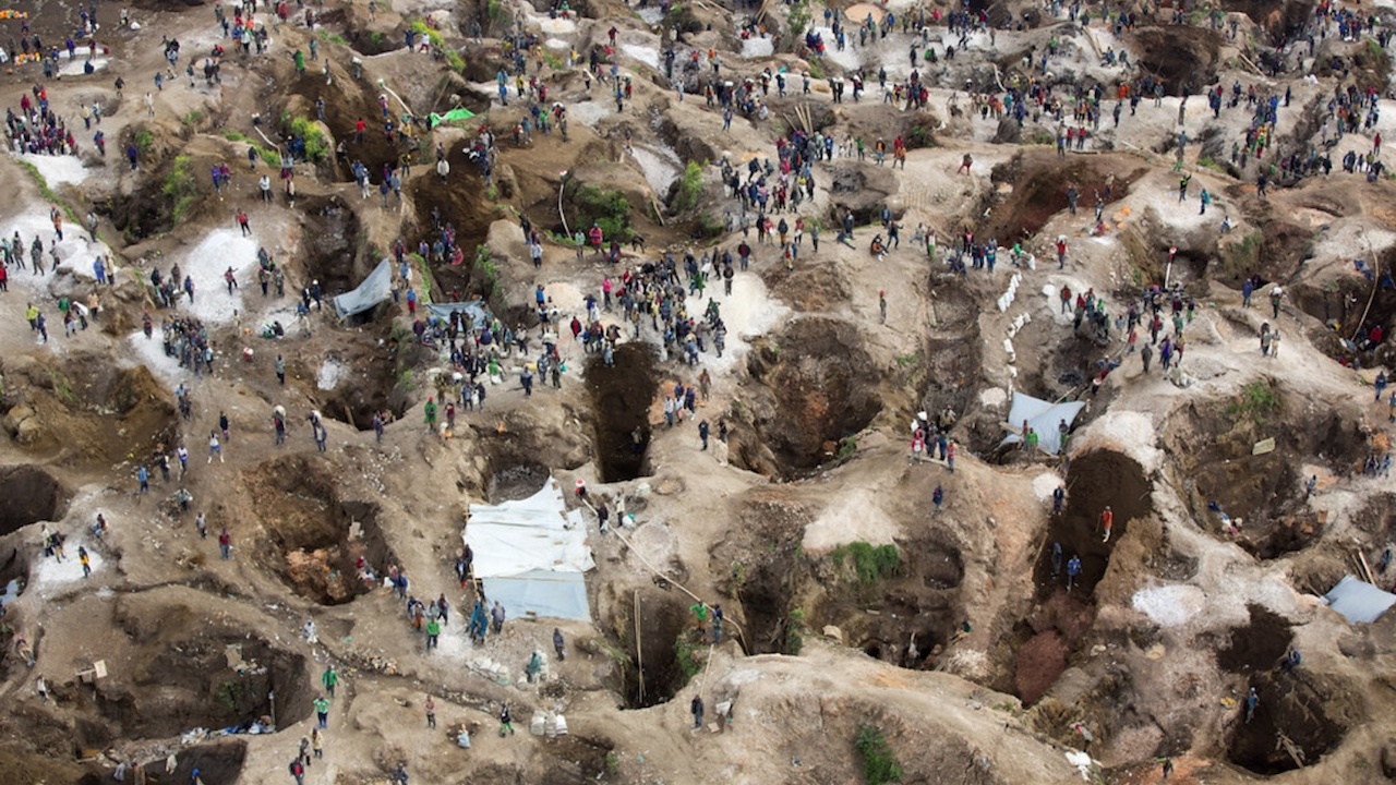 刚果东部的柯尔坦矿山倒塌杀死12