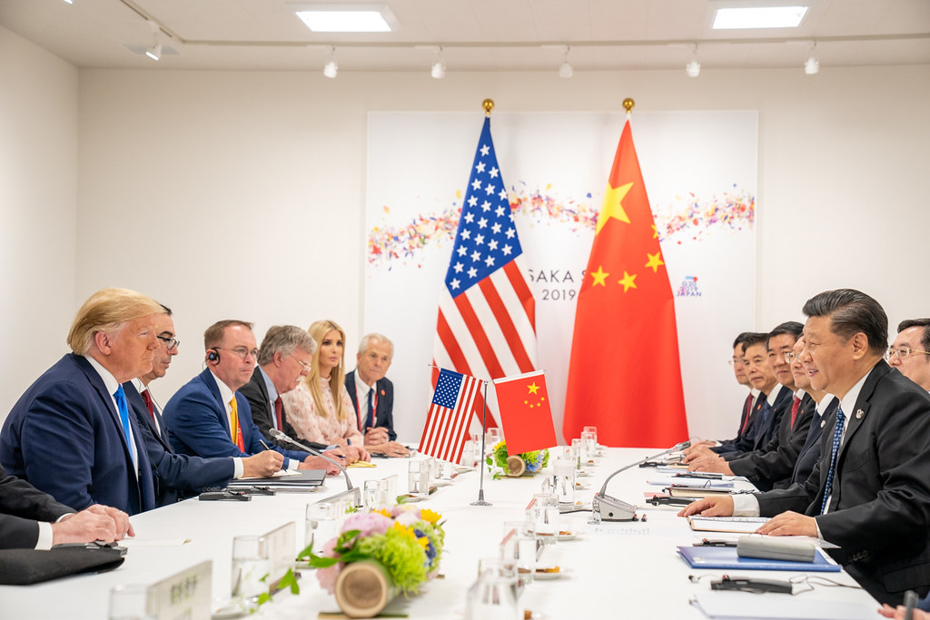 助手说，特朗普很快就就矿产贸易争端发言。