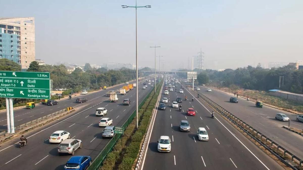 bangalore roads, gurgaon roads, bengaluru traffic, bengaluru news, trending news, gurugram traffic, roads in gurgaon