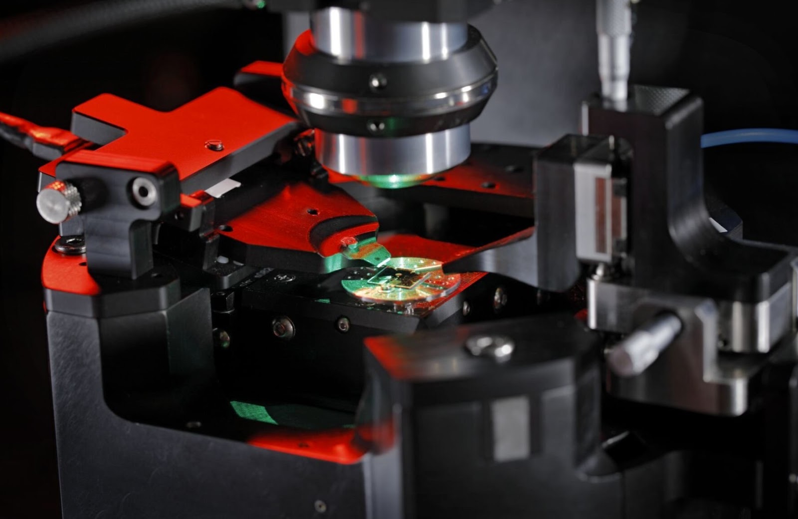 舰队空间，AI初创企业合作伙伴，建造量子传感器矿物勘探管道