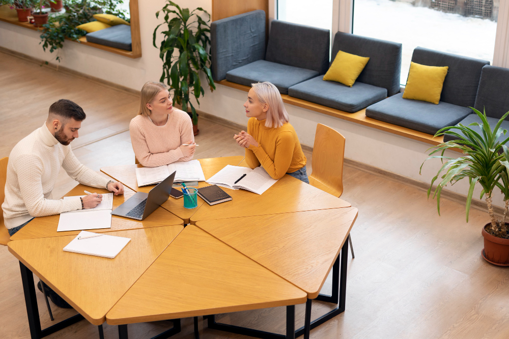 每周更改会议场所以刺激集体关注