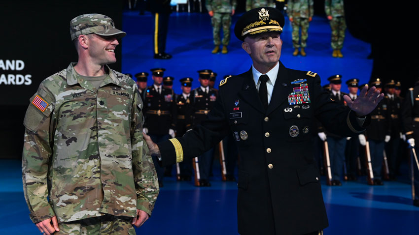 美国创建了分队201，以将技术精英整合到预备役中