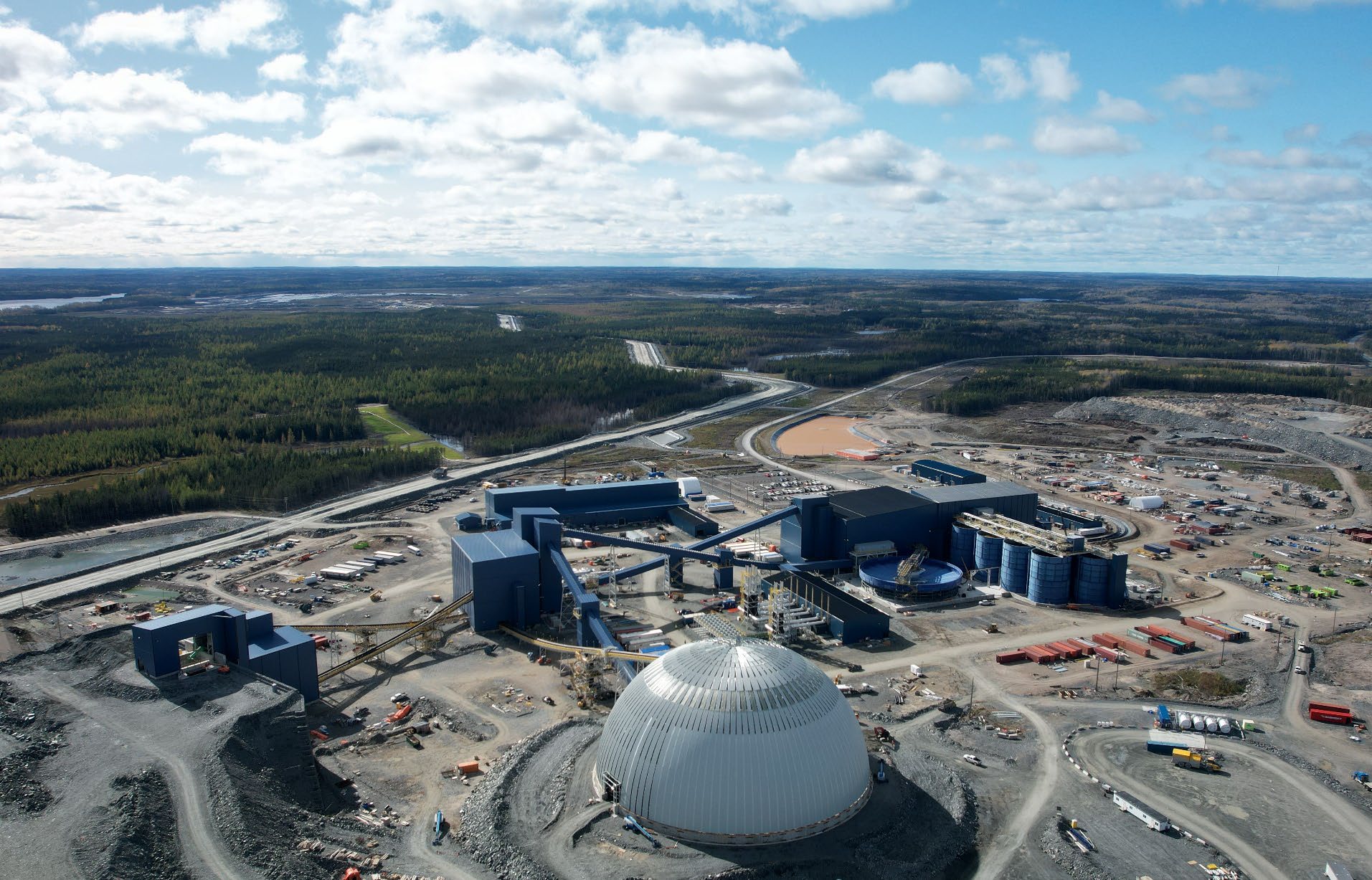 Equinox-Calibre Tie Up Lifts Miner到加拿大的第四大