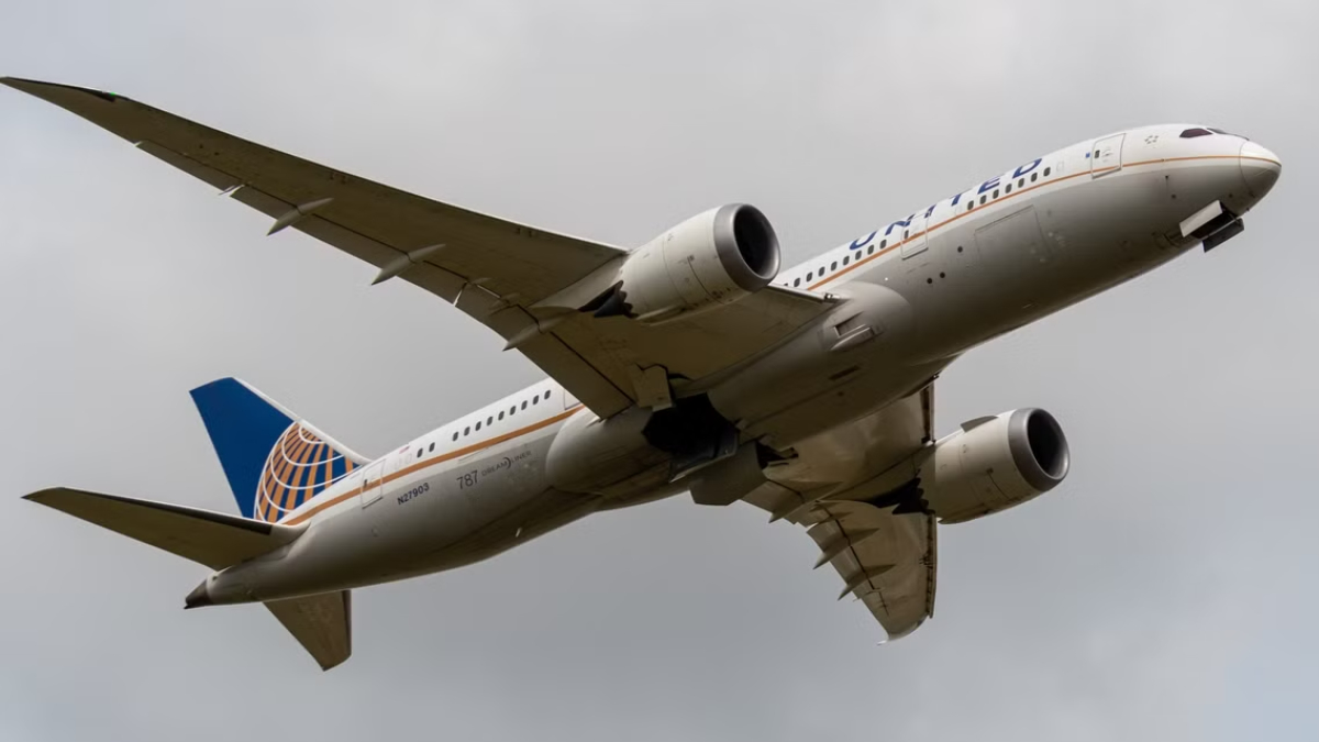 United Airlines emergency landing, left engine failure,