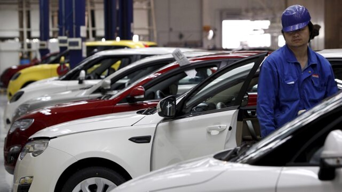 Indian Auto Sales Dip 7% in June Amid Slowdown in Retail Demand; Small Car Segment Sees Steepest Fall. (Image Source: Reuters)