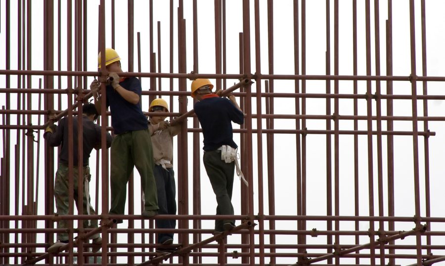 铁矿石价格下跌，因为中国数据显示钢铁，财产部门困扰