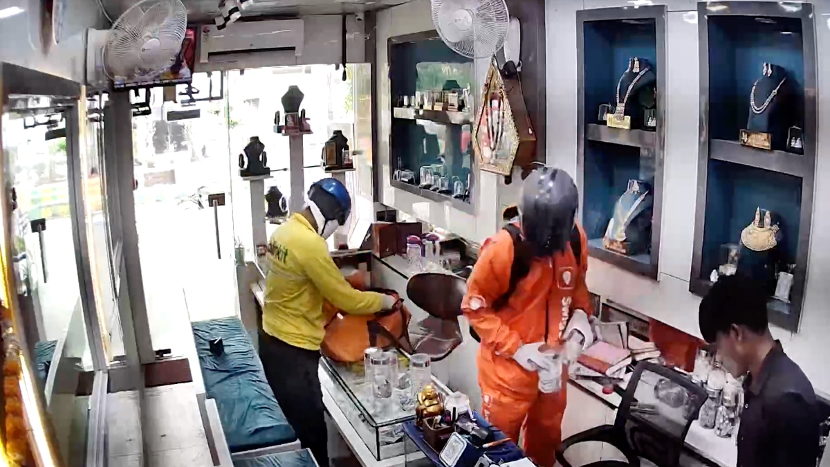 Robbers masked as Swiggy, Blinkit delivery agents loot Rs 35 lakh jewellery in Ghaziabad