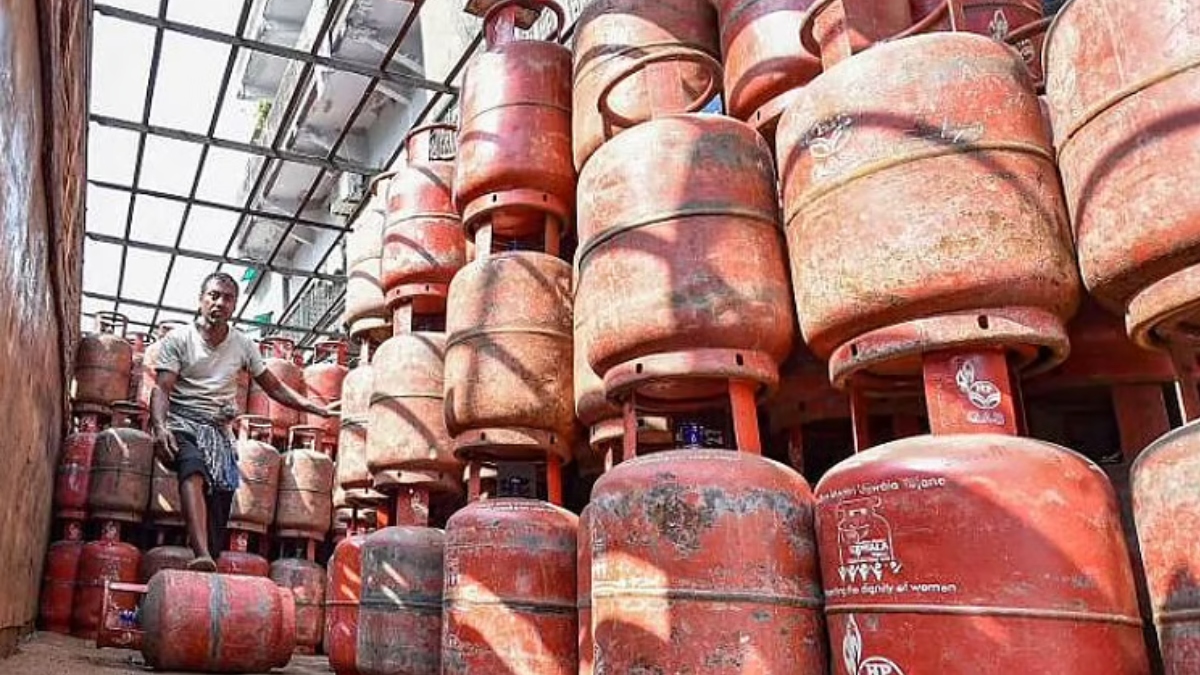 Indian Finance Ministry Nears Approval of ₹32,000-35,000 Crore LPG Compensation for OMCs. (Image Source: PTI)