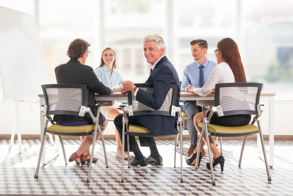 组织会议，仅表示隐式角色