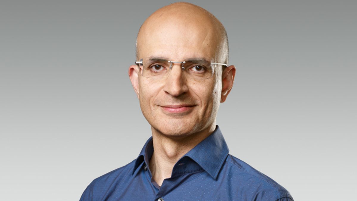 Sabih Khan Apple COO announcement