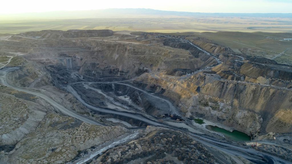 乌兹别克斯坦金矿矿工在双重清单中说了200亿美元的价值