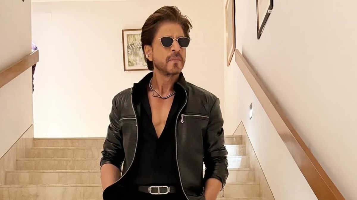 Shah Rukh Khan fan dresses as Zomato delivery boy