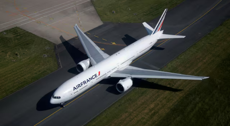 Air France flight, Boeing 777 makes u-turn over atlantic ocean