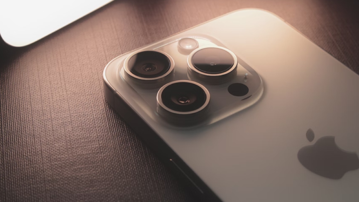 Vijay Sales Mega Freedom Sale Live: iPhone 16 Pro Max gets massive price drop ahead of iPhone 17 series launch