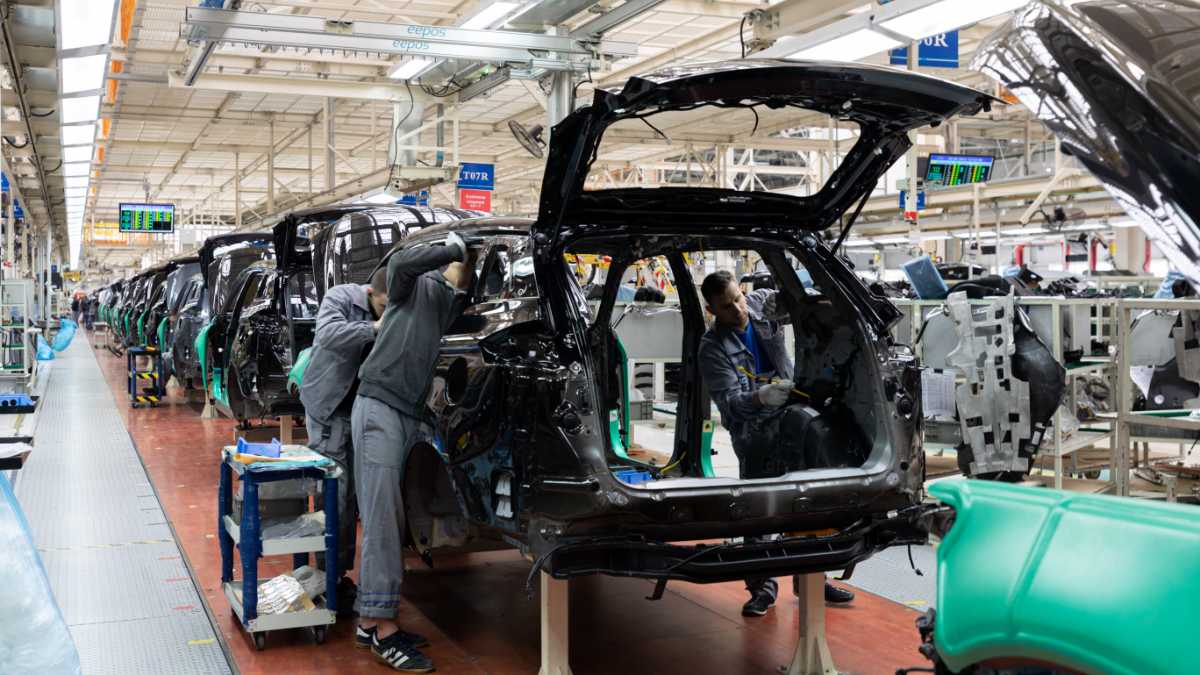 Indian Carmakers Shift into High Gear for Global Exports. (Image Source: Freepik)