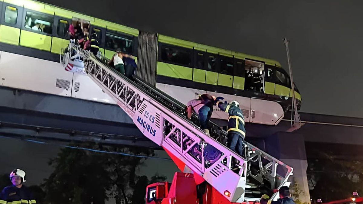 Heavy rains, waterlogging hit Mumbai; IMD issues red alert 