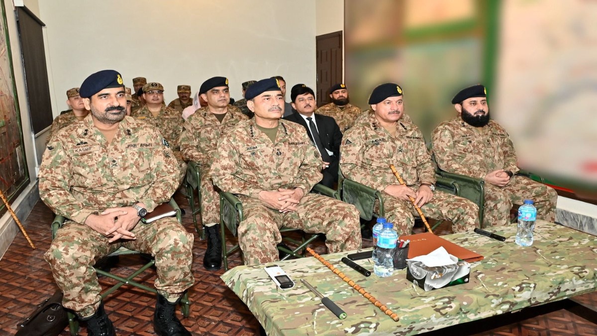 Field Marshal Syed Asim Munir, NI (M), HJ, Chief of Army Staff, visited the flood affected areas of Punjab, including Sialkot Sector, Shakargarh, Narowal, and Kartarpur, to review the situation and ongoing rescue efforts.
