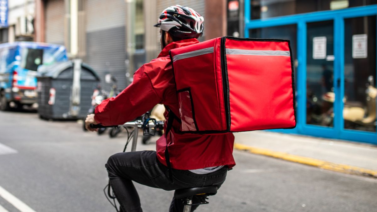 job cut layoffs zomato delivery agent