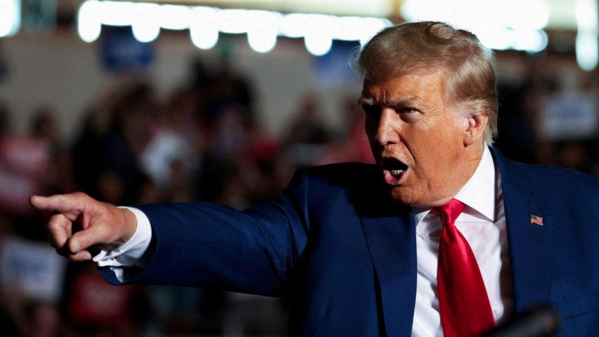 Trump Issues "Very Severe Consequences" Warning to Putin Ahead of Ukraine Peace Summit. (Image Source: Reuters)