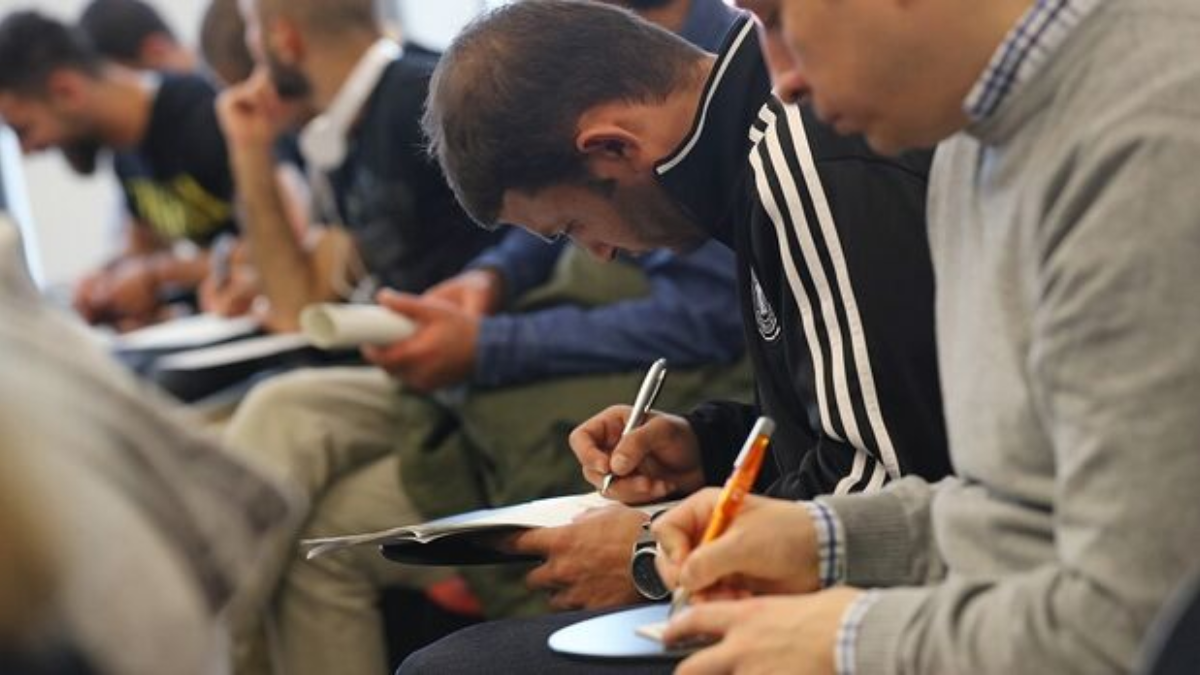 US jobless claims surge to 226,000 – highest level since 2021